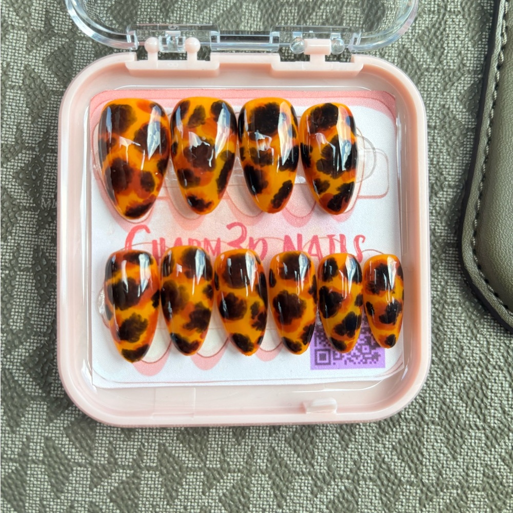 Tortoise Shell Press-On Nails - Picture 7 of 7